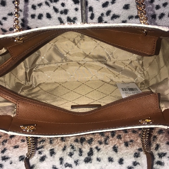 Michael Kors Jet Set Shoulder Tote - Picture 4 of 8